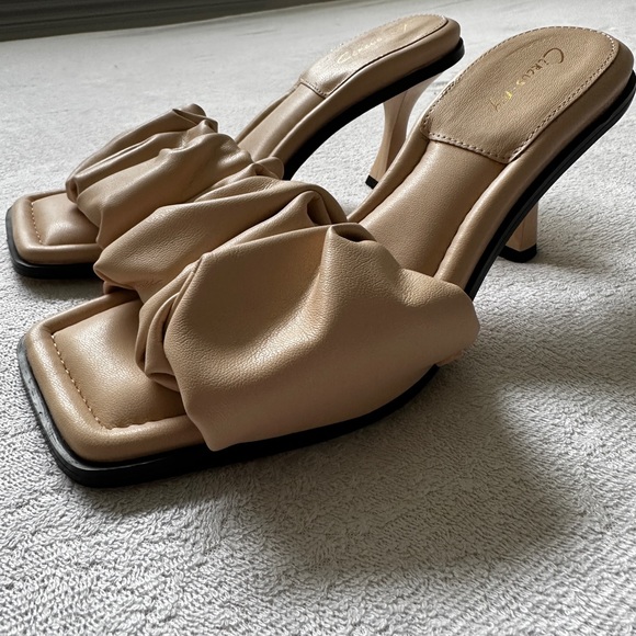 Pillow Kitten Heels - Picture 4 of 5